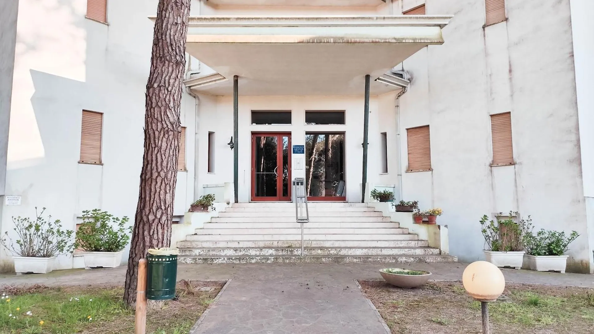 Ariston Fronte Mare location